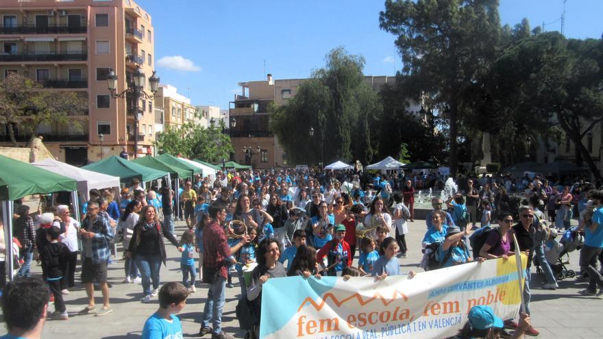 Miles de personas reivindican en Burjassot el uso &quot;sin restricciones&quot; del valenciano en las escuelas