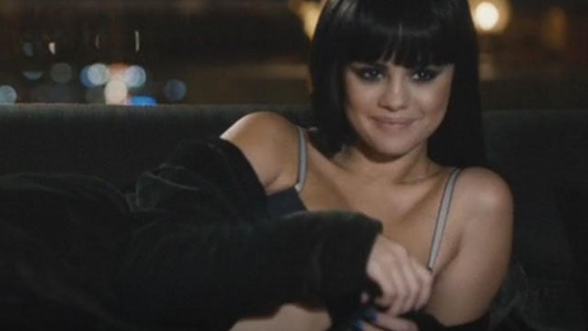 Selena Gomez sale muy bien acompañada en su nuevo videoclip