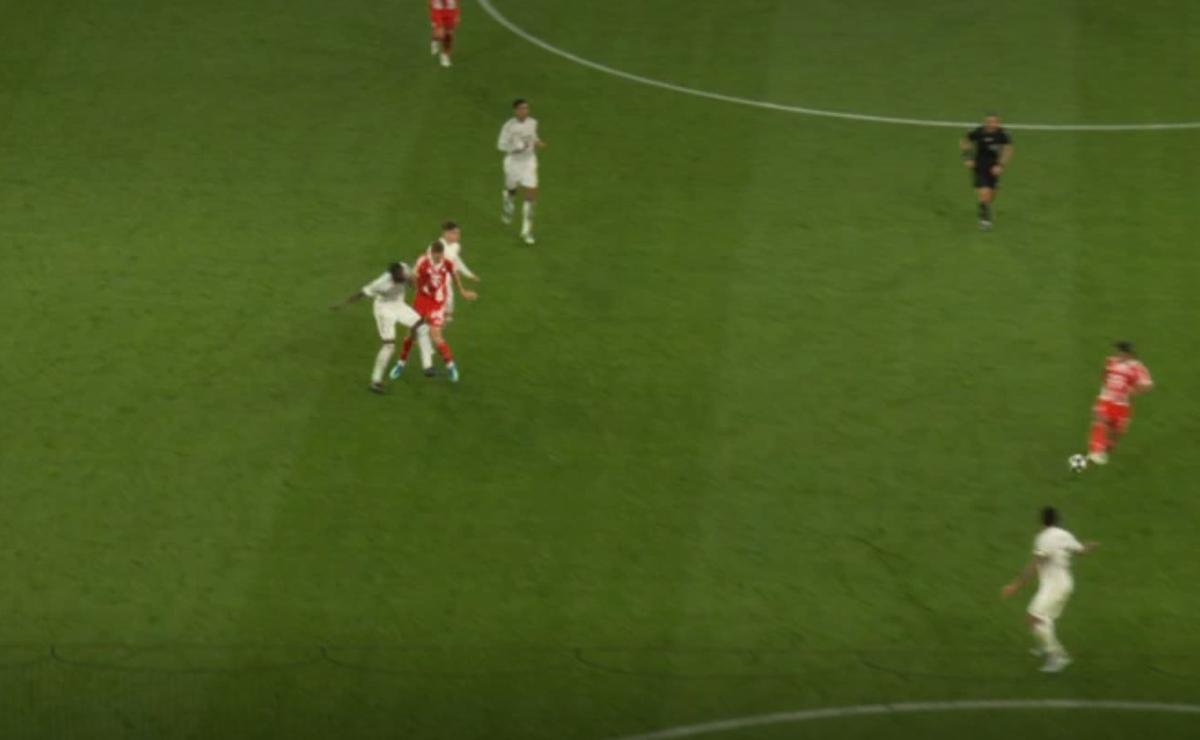 Rüdiger hizo falta en la acción anterior al gol de Mbappé
