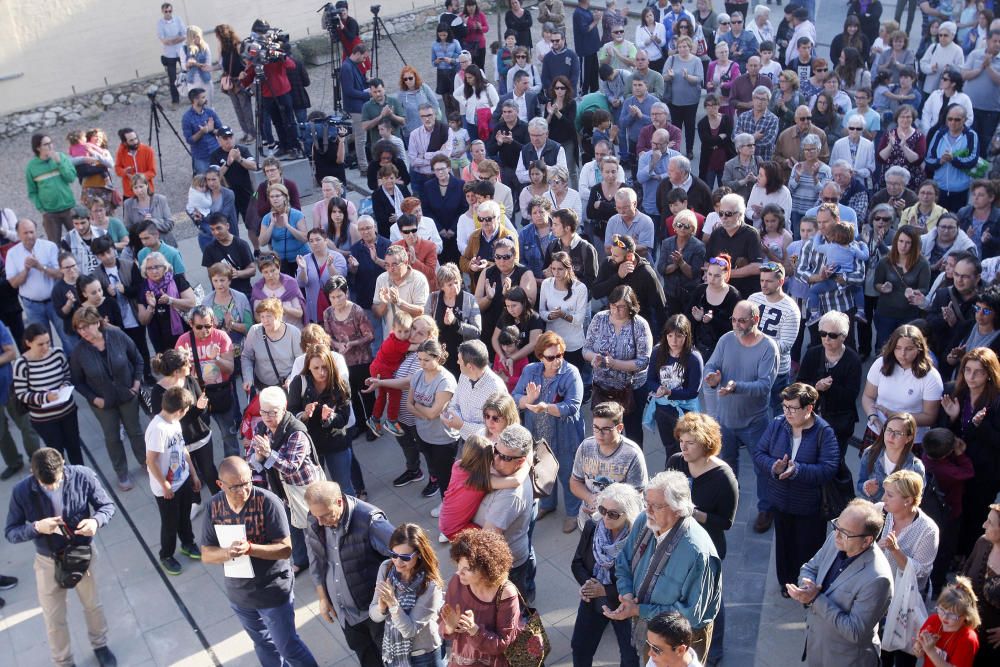 Multitudinari minut de silenci a Caldes per la tragèdia del Mas Oller