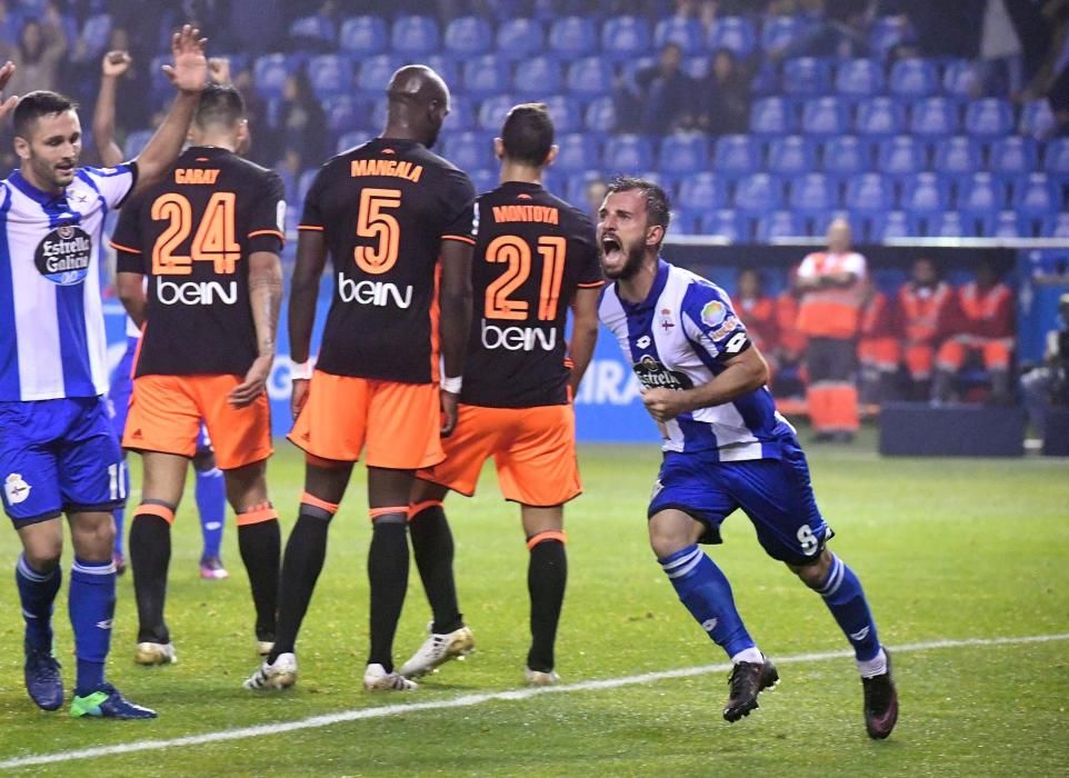 Un Çolak notable librea el ataque con un gran gol y un error suyo propicia el empate (1-1).