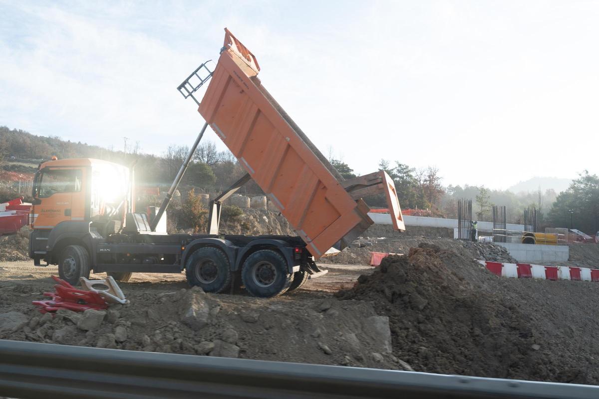 Sabiñánigo vive entre obras paralizadas y retenciones en carretera los domingos