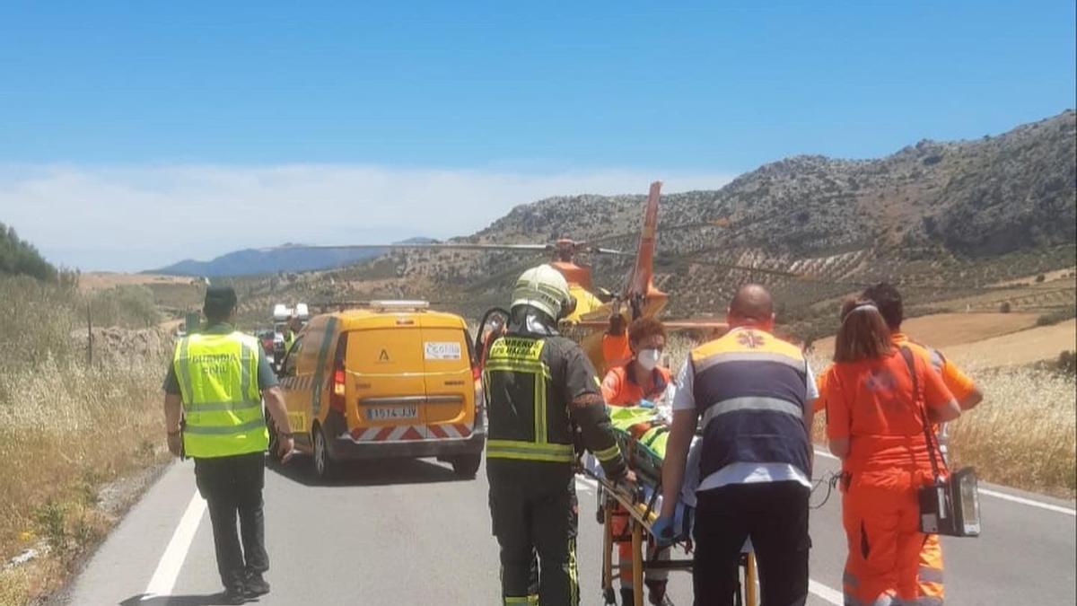 Los heridos han sido trasladados al hospital en helicóptero y ambulancia.