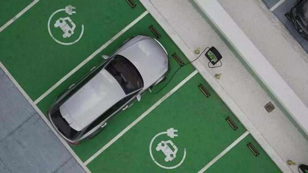 España lidera la recarga rápida en Europa pero frena en las ventas de coches eléctricos