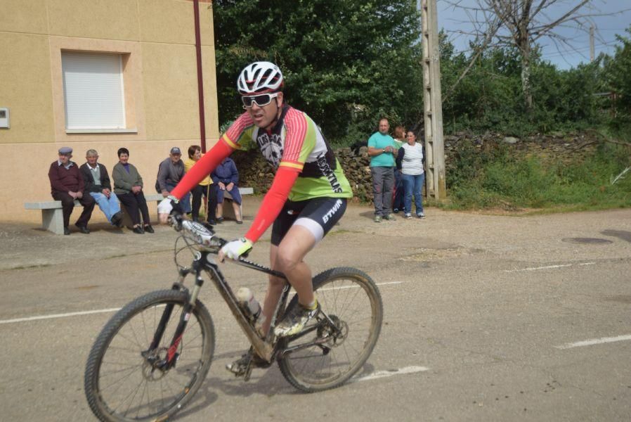 Marcha de ciclismo y senderismo en Carbajales de A