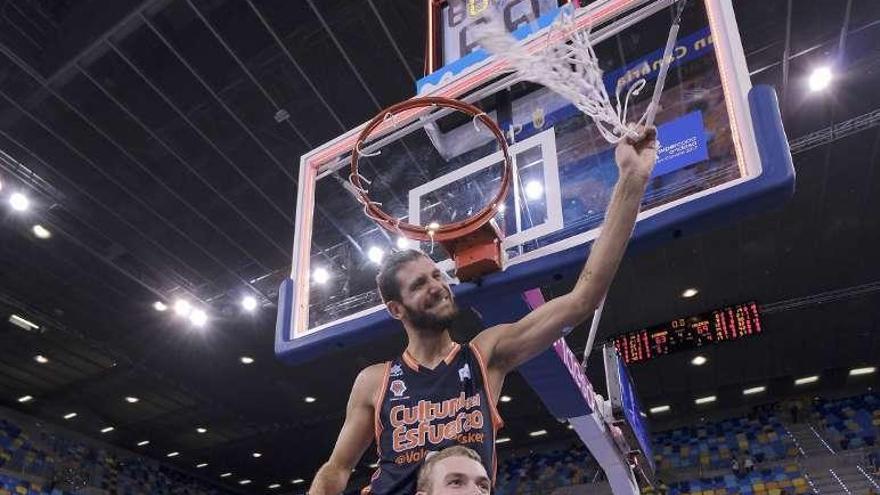 El Valencia gana la Supercopa y ya tiene los tres títulos españoles