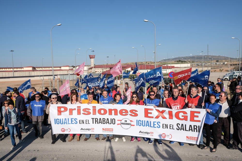 Tensión en la cárcel de Villena por la protesta de los funcionarios