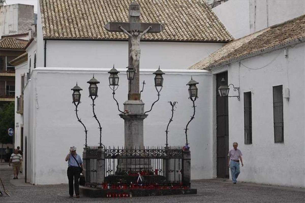 El Ayuntamiento reparará dos faroles del Cristo de Capuchinos