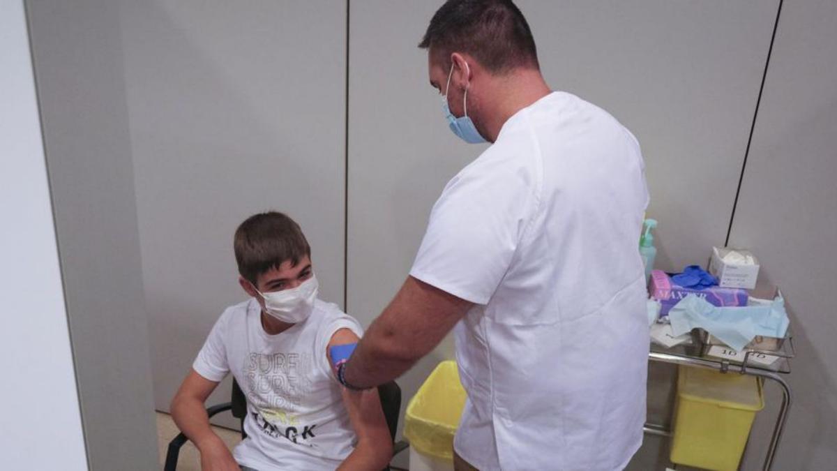 Vacunació de joves de 12 a 15 anys al Palau Firal de Manresa  | ARXIU/ALEX GUERRERO