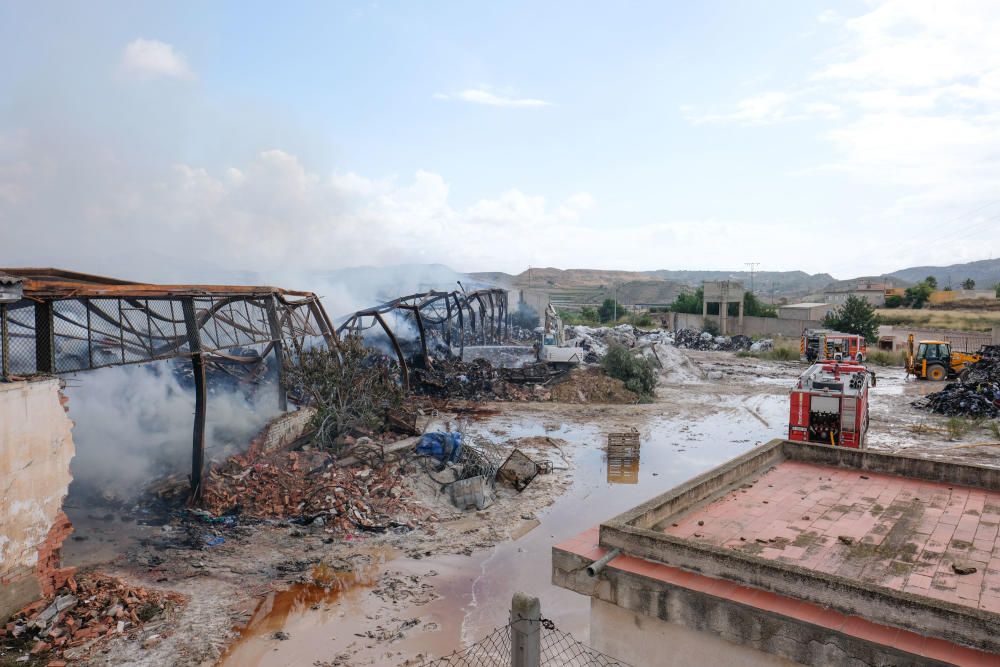 Así está la nave de Aspe cuatro días después del incendio