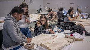 El Ministerio de Educación ofrece las becas MEC, dirigidas a estudiantes que cumplan los requisitos académicos y económicos necesarios.