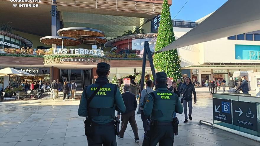 La Guardia Civil refuerza la seguridad en grandes superficies y pequeños comercios durante la campaña de Navidad