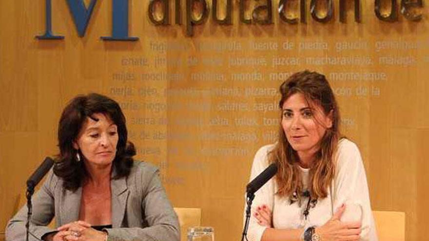 La diputada Ana Mata durante la rueda de prensa .