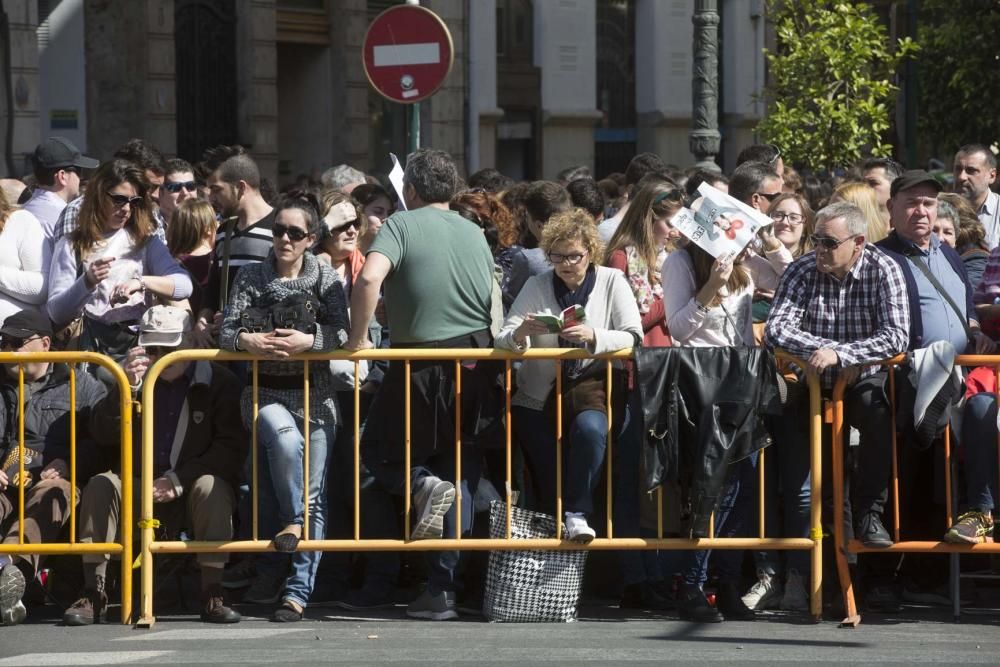 Búscate en la mascletà del 8 de marzo