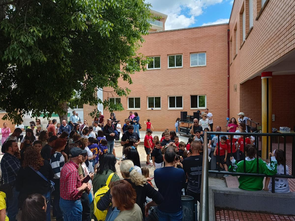 Participantes en la jornada del circuito escolar 3x3 de Ontinyent.