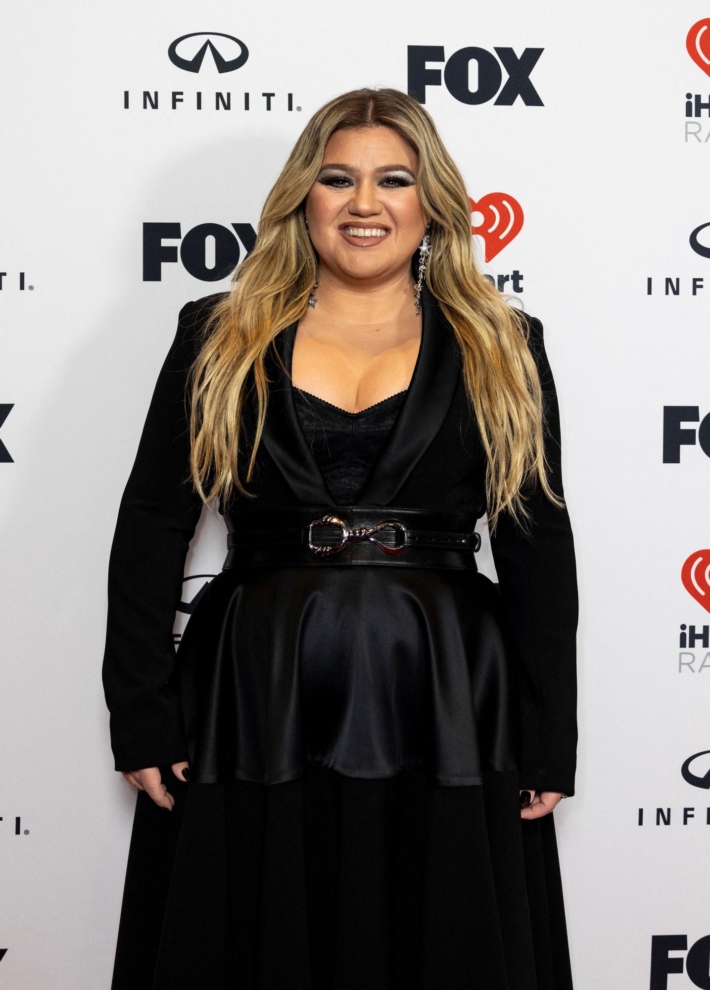 Las mejores imágenes de la alfombra de los iHeartRadio Music Awards 2023