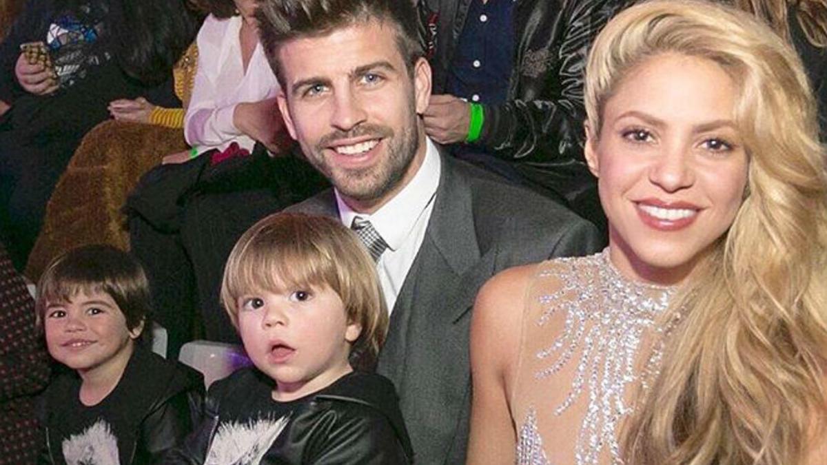 Shakira, acompañada de Piqué y sus dos hijos, Milan y Sasha, en la gala de Los 40 de principios de este mes.