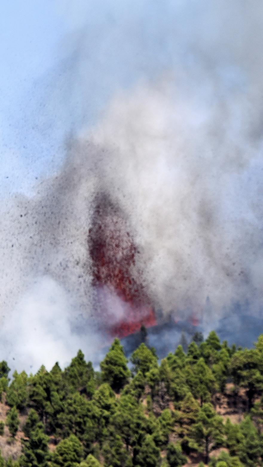 Comienza una erupción volcánica en la Cumbre Vieja de La Palma