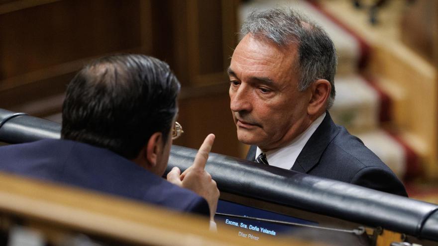 Sumar elige a Enrique Santiago para la comisión de secretos oficiales en lugar de a su nueva portavoz