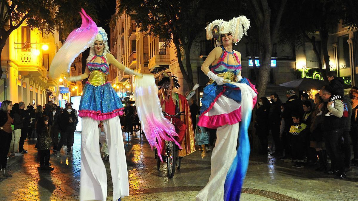 Programación del carnaval en Elche| fiesta de disfraces en la Plaça de Baix