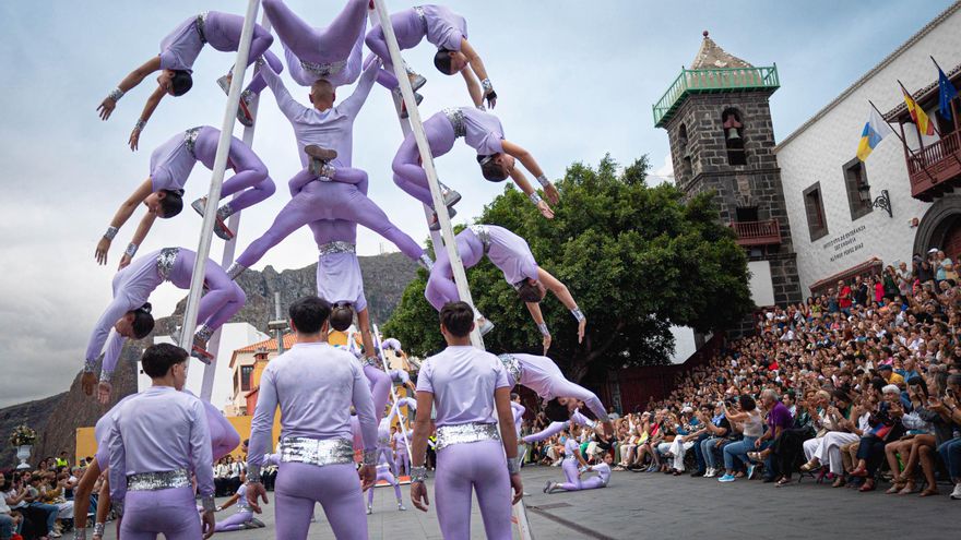 Las Danzas de los Acróbatas, el orgullo de papá y mamá en la Bajada de La Palma