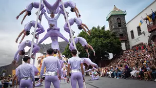 Las Danzas de los Acróbatas, el orgullo de papá y mamá en la Bajada de La Palma