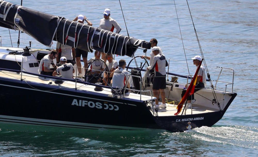 El rey Felipe VI sale a navegar desde Portopí