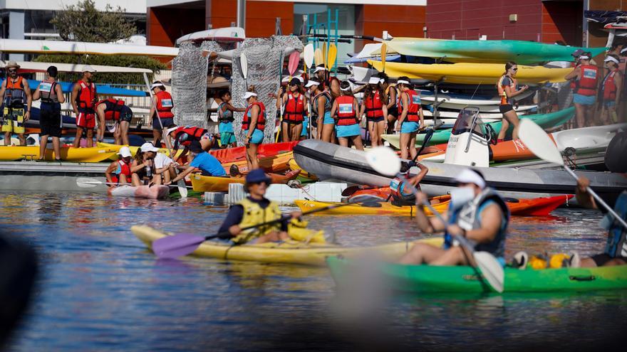 84 palistas en el Día de la Piragua de Ibiza