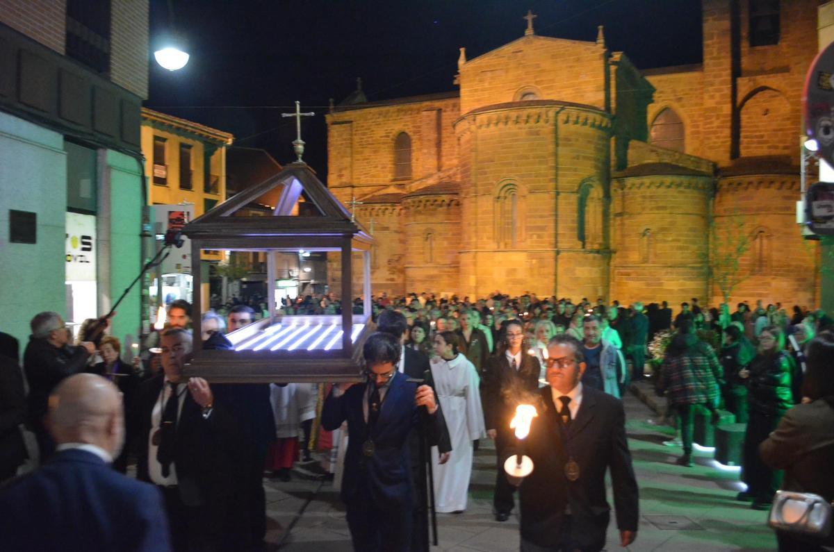 La nueva Procesión el Santo Sepulcro de Benavente, en imágenes