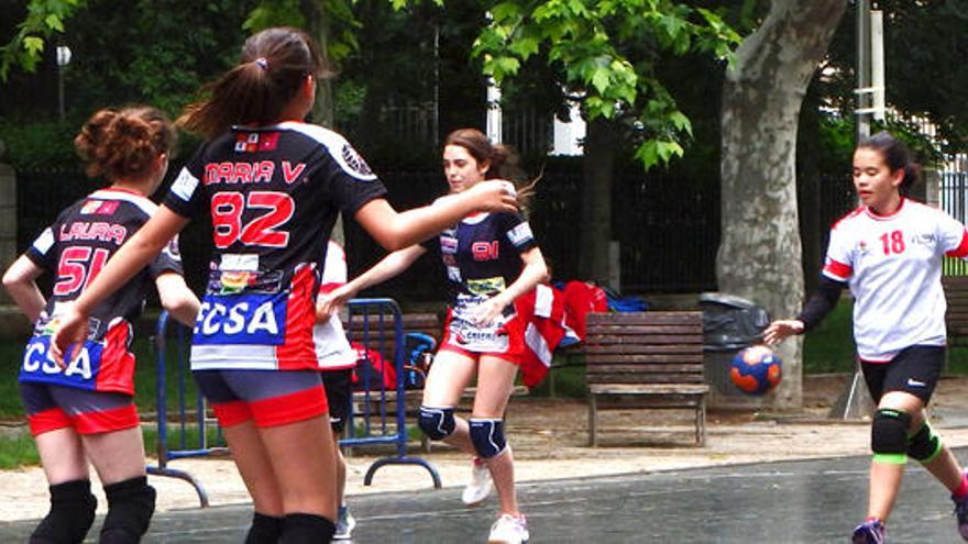 El balonmano sale a la calle en Elda.