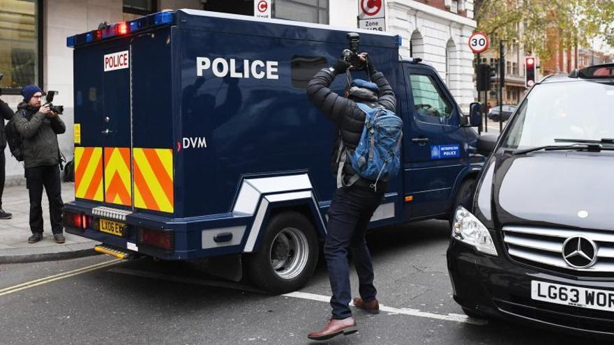 Un furgón policial en los juzgados de Westminster en Londres.