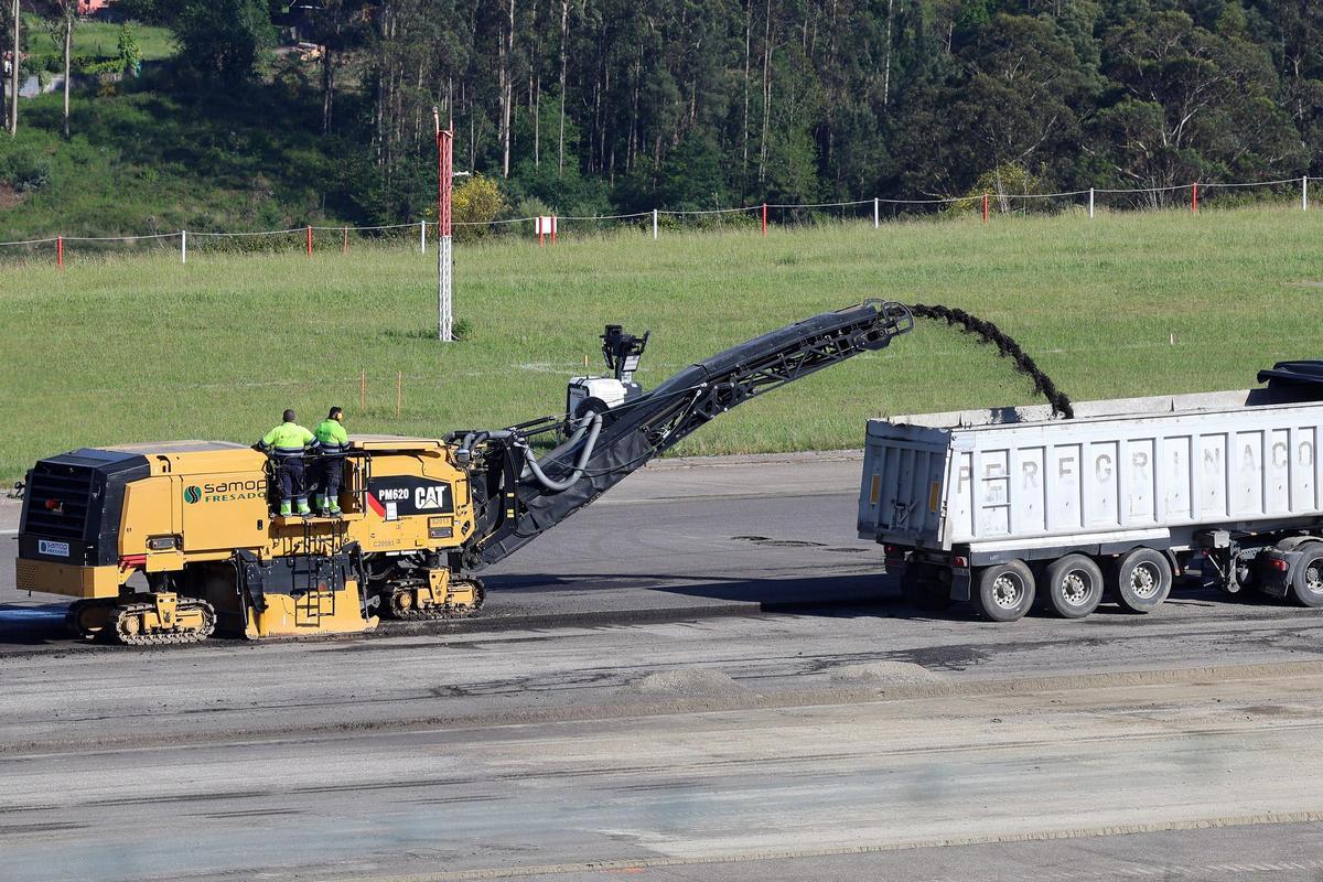 Comienzan las obras en la pista del aeropuerto de Vigo Comienzan las obras en la pista del aeropuerto de Vigo