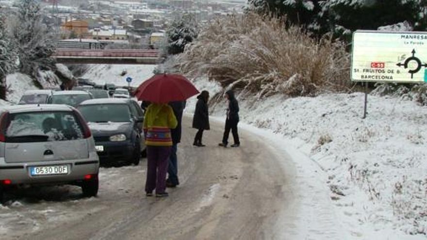 L&#039;accés a Manresa pel Parc de l&#039;Agulla, col·lapsat per la neu