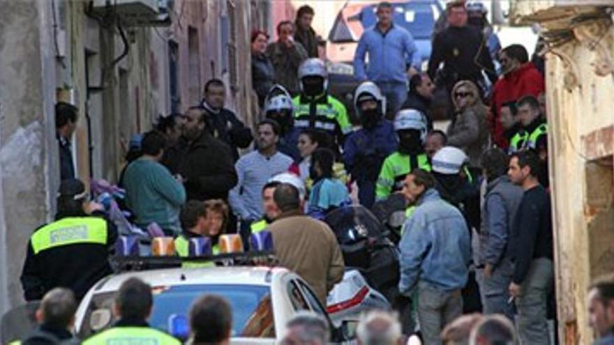Dos familias se enzarzan en una pelea en la calle El Brocense