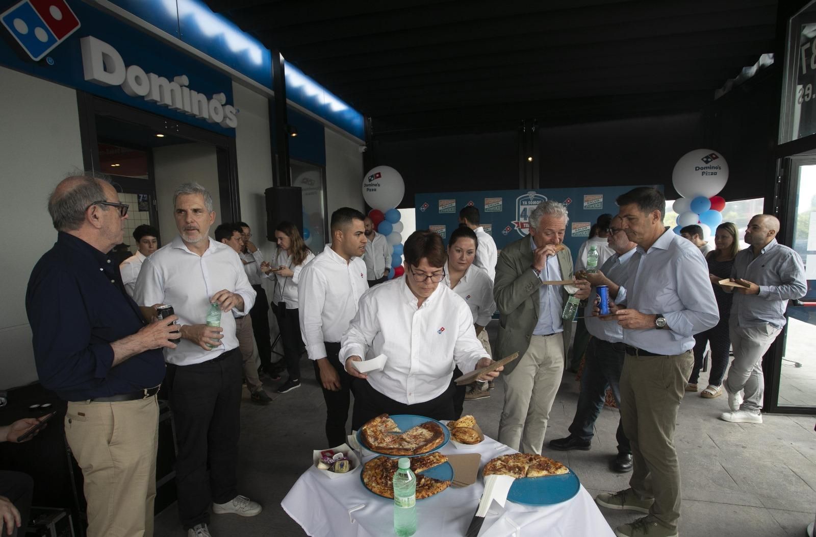 Inauguración de la nueva tiena de Domino's Pizza en València