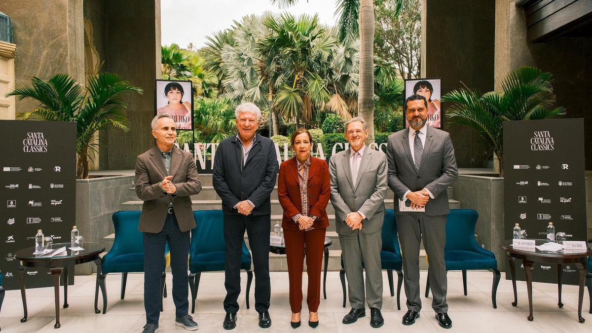 De izquierda a derecha, Horacio Umpiérrez, Pedro Quevedo, Pilar Parejo, Pedro Justo Brito y Felipe Aguirre.