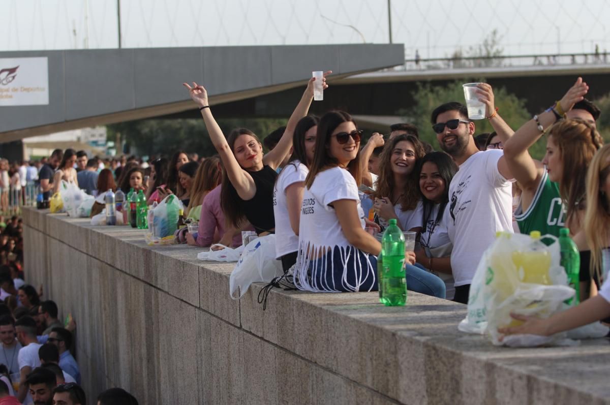 Fotogalería / El macrobotellón en El Arenal