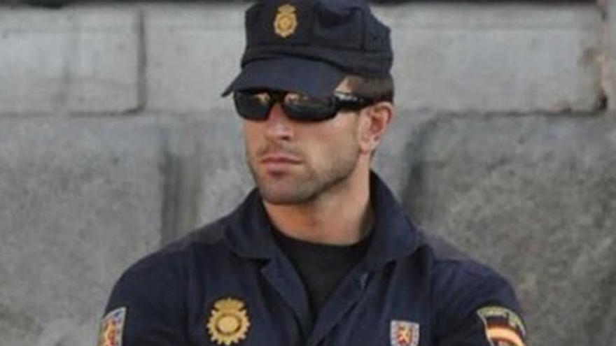 El 'guapo de la Guardia Civil' que revoluciona las redes sociales