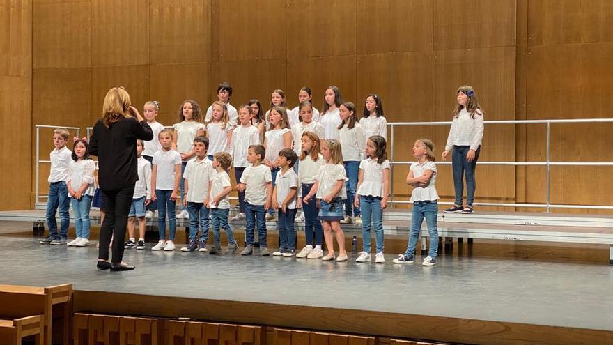 El coro infantil de la Sociedad Siero Musical, en su actuación en el Auditorio de la Pola