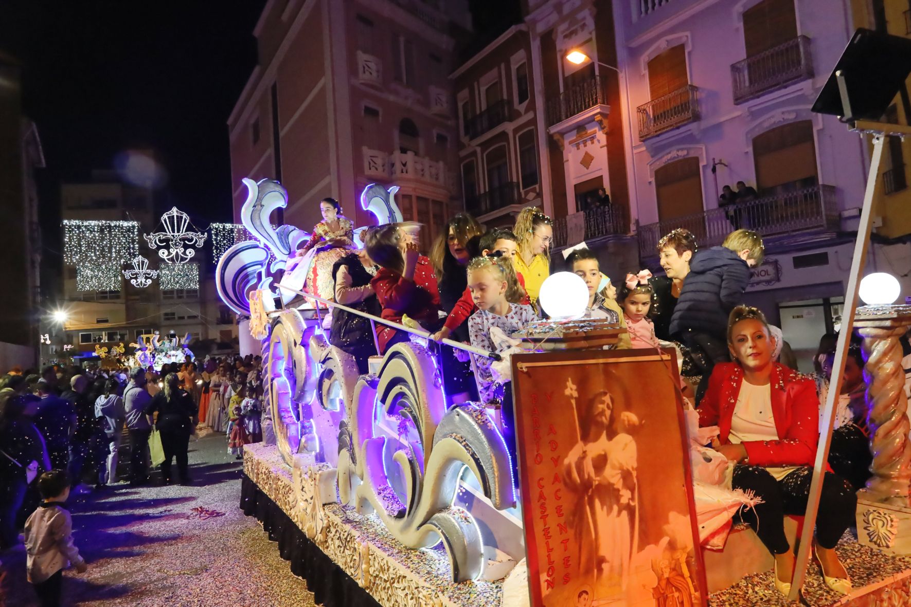 Todas las fotos del colorido desfile de carrozas de la Fira d'Onda