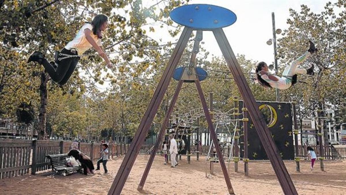 El área de juegos infantiles del parque de las Tres Xemeneies, ayer, una zona que se reubicará