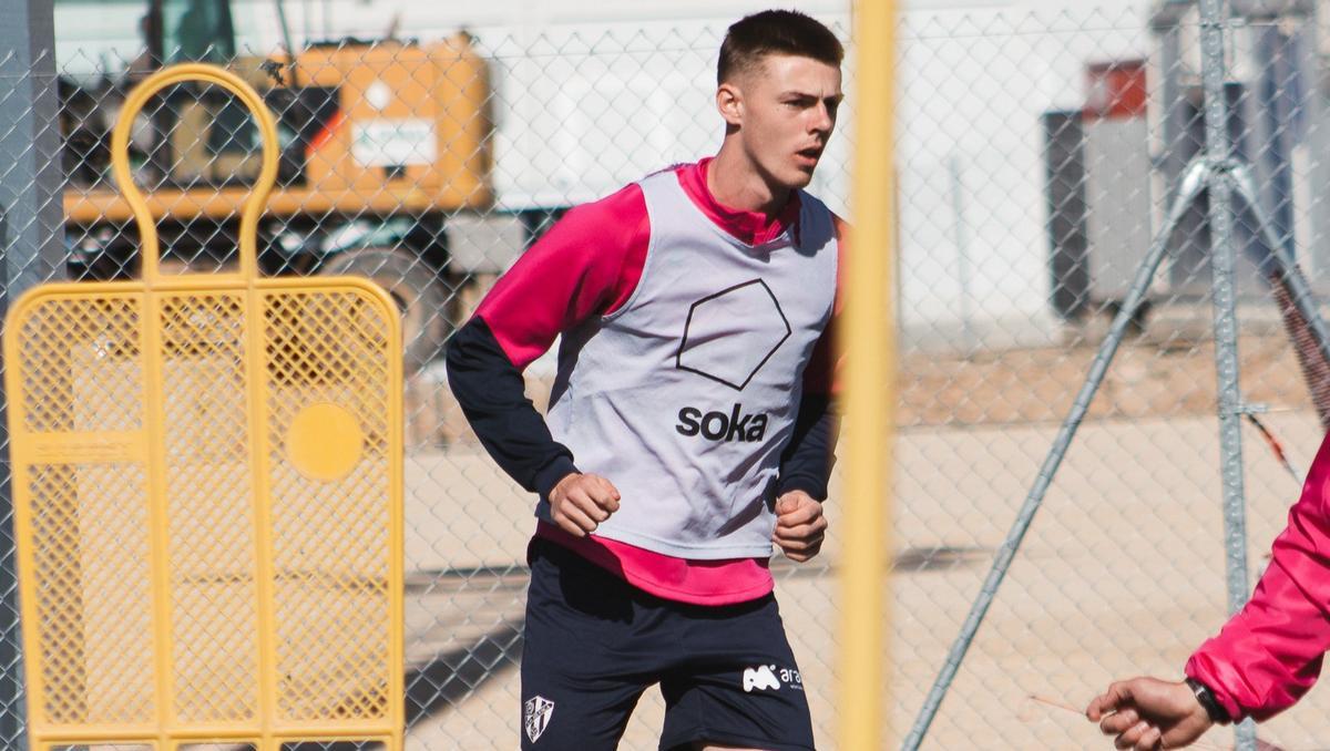 Zeno Stassin, durante un entrenamiento en la Base Aragonesa esta semana.