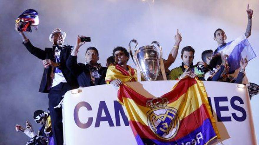 El Madrid y su afición celebran la &#039;décima&#039; en La Cibeles