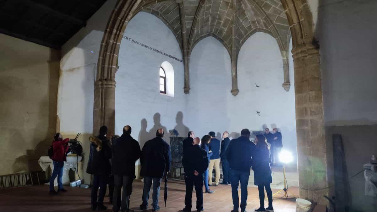 Visita del obipo de Coria-Cáceres, Jesús Pulido, a las obras de la iglesia del Espíritu Santo.
