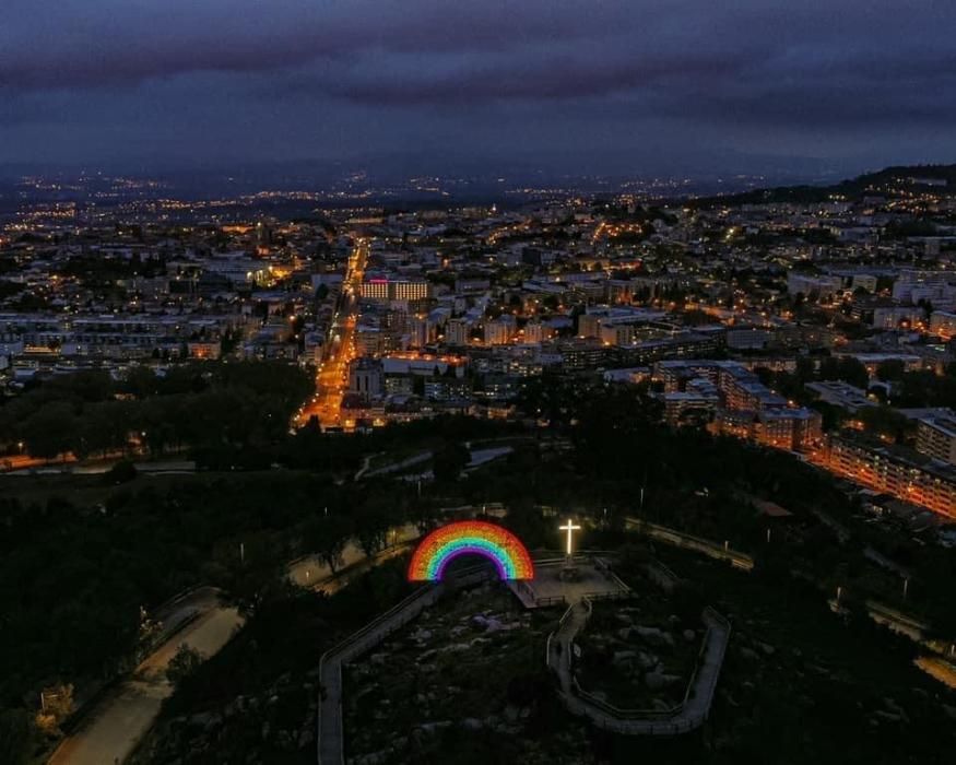 El arcoíris gigante instalado en Braga.