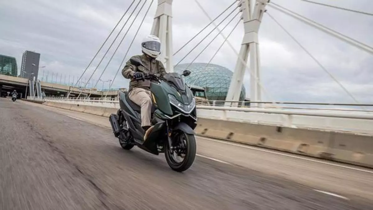 El Zontes 125X quiere reinar entre los escúteres compactos