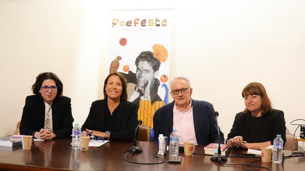 Un moment de la presentació de la Poefesta d’Oliva