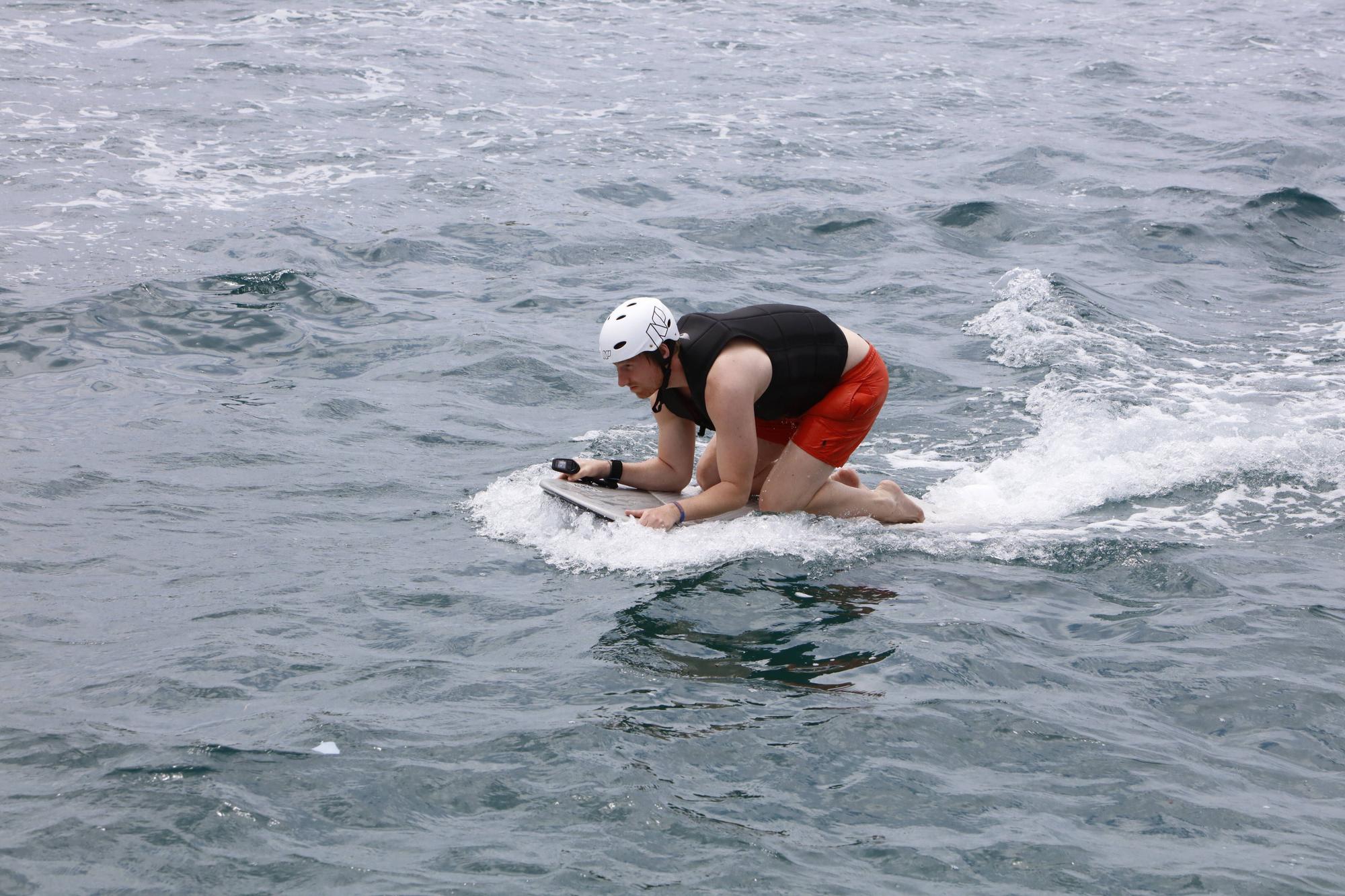 Mit dem E-Boot und dem elektrischen Surfbrett vor Mallorca unterwegs