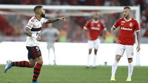 Gabriel Barbosa celebra el gol que le dio la clasificación al Flamengo a la semifinal de la Libertadores.