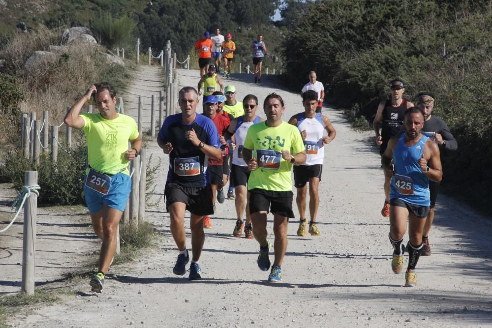 Roberto Riobó y Beatriz Fernández triunfan en la media maratón de la Costa da Vela